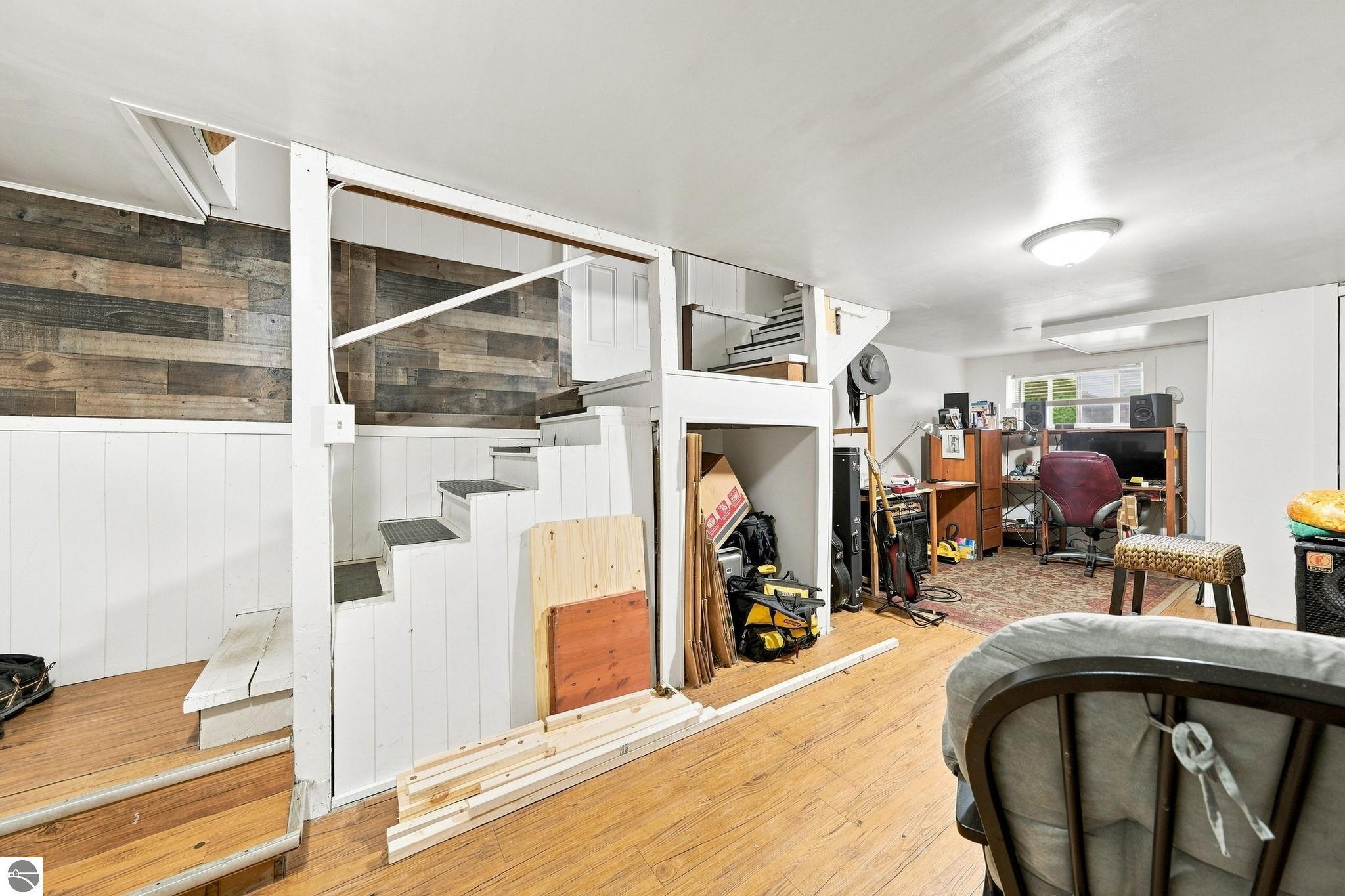 320 Howard Street