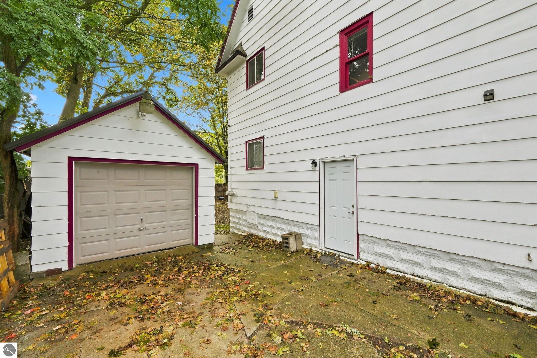 320 Howard Street