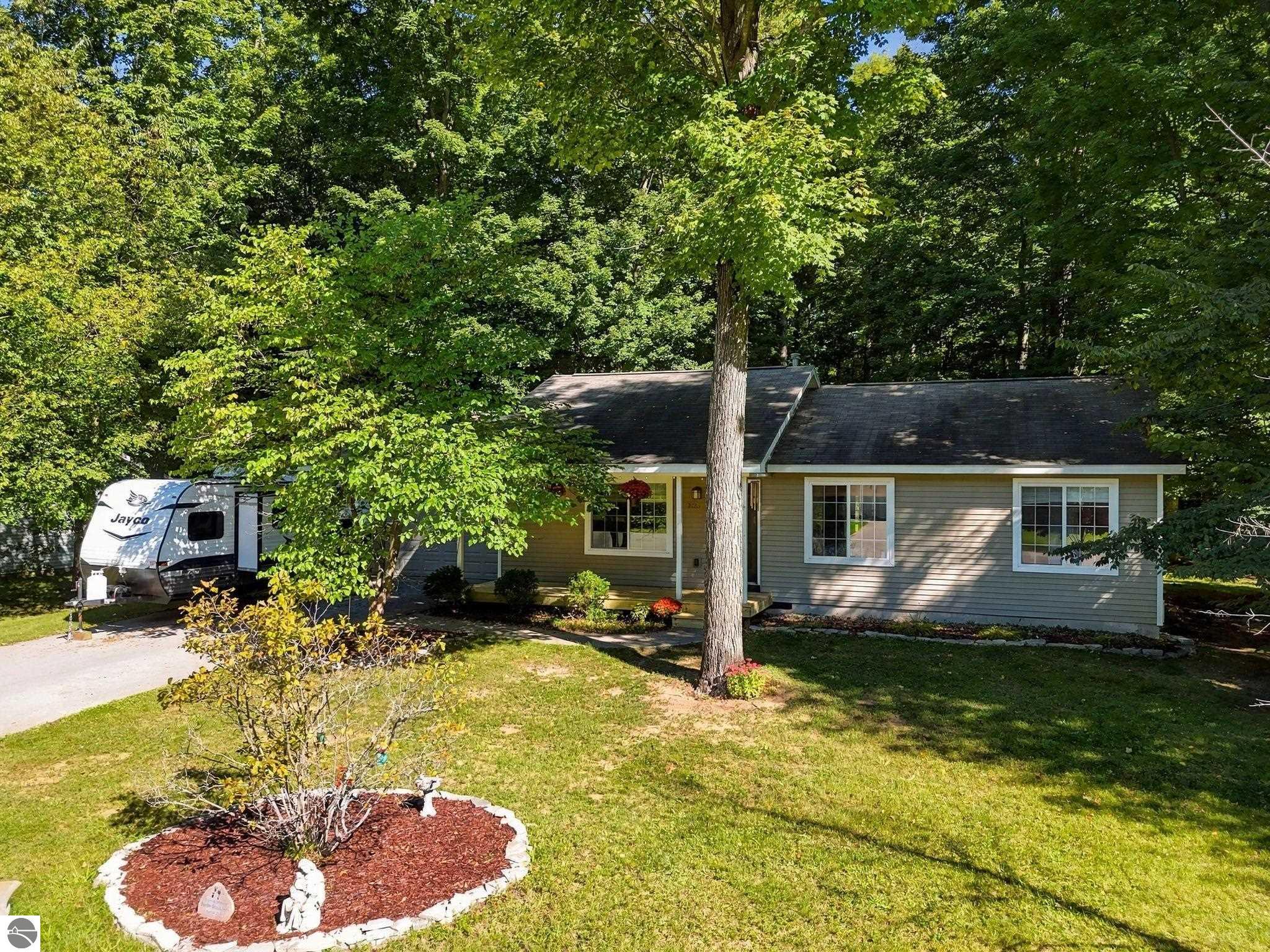 2263 Woodcock Lane Traverse City Mi Us 49685 58a7ee0e2ab36a7ec26788df837fb11b
