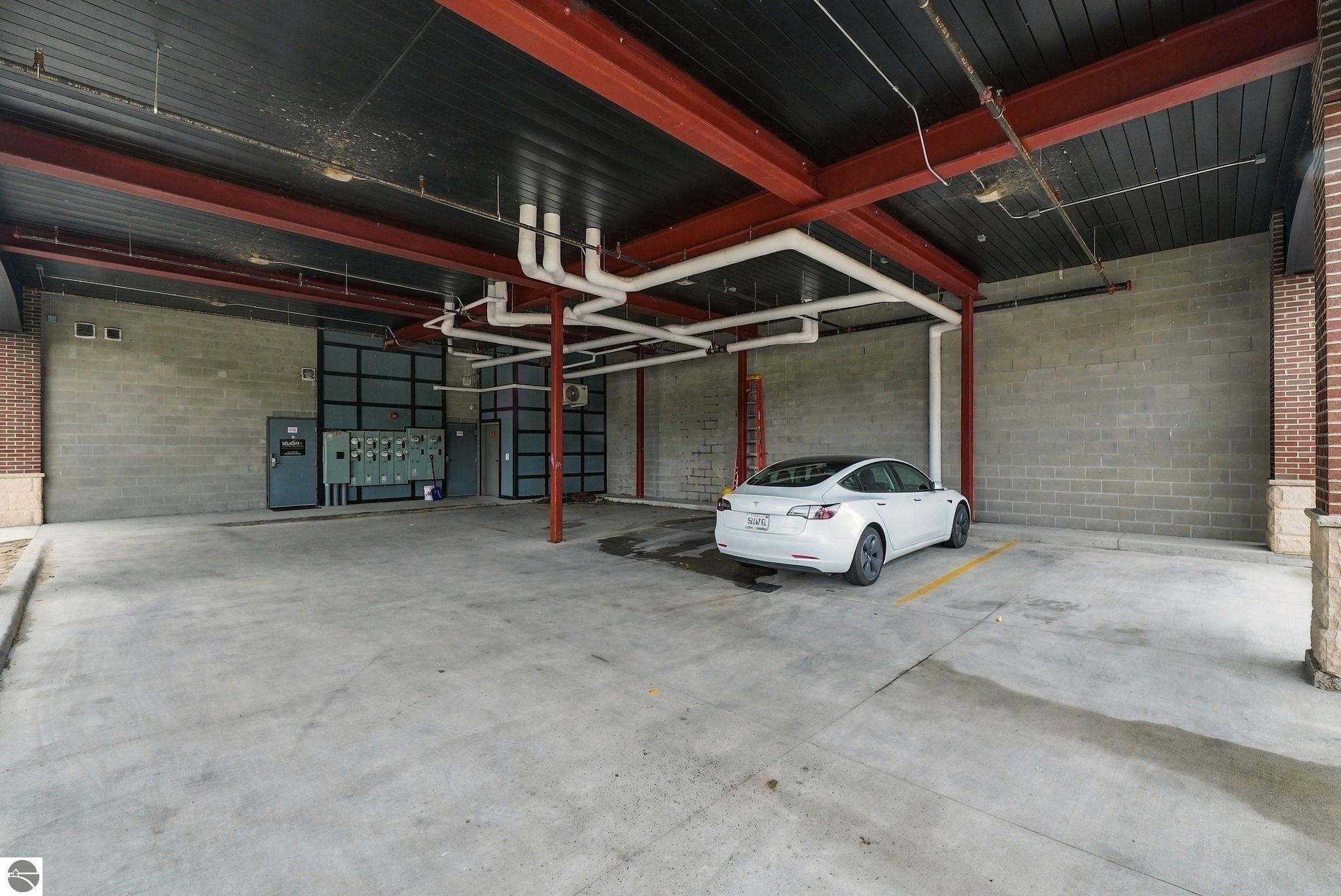 902 W Front