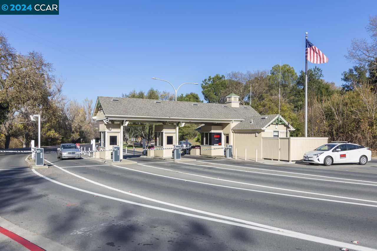 2921 Ptarmigan Dr # 4