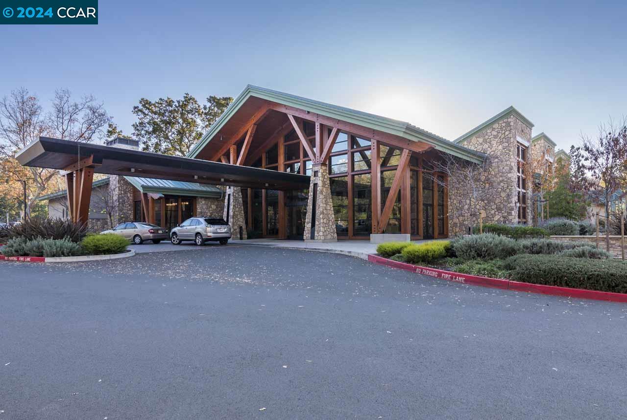 2921 Ptarmigan Dr # 4