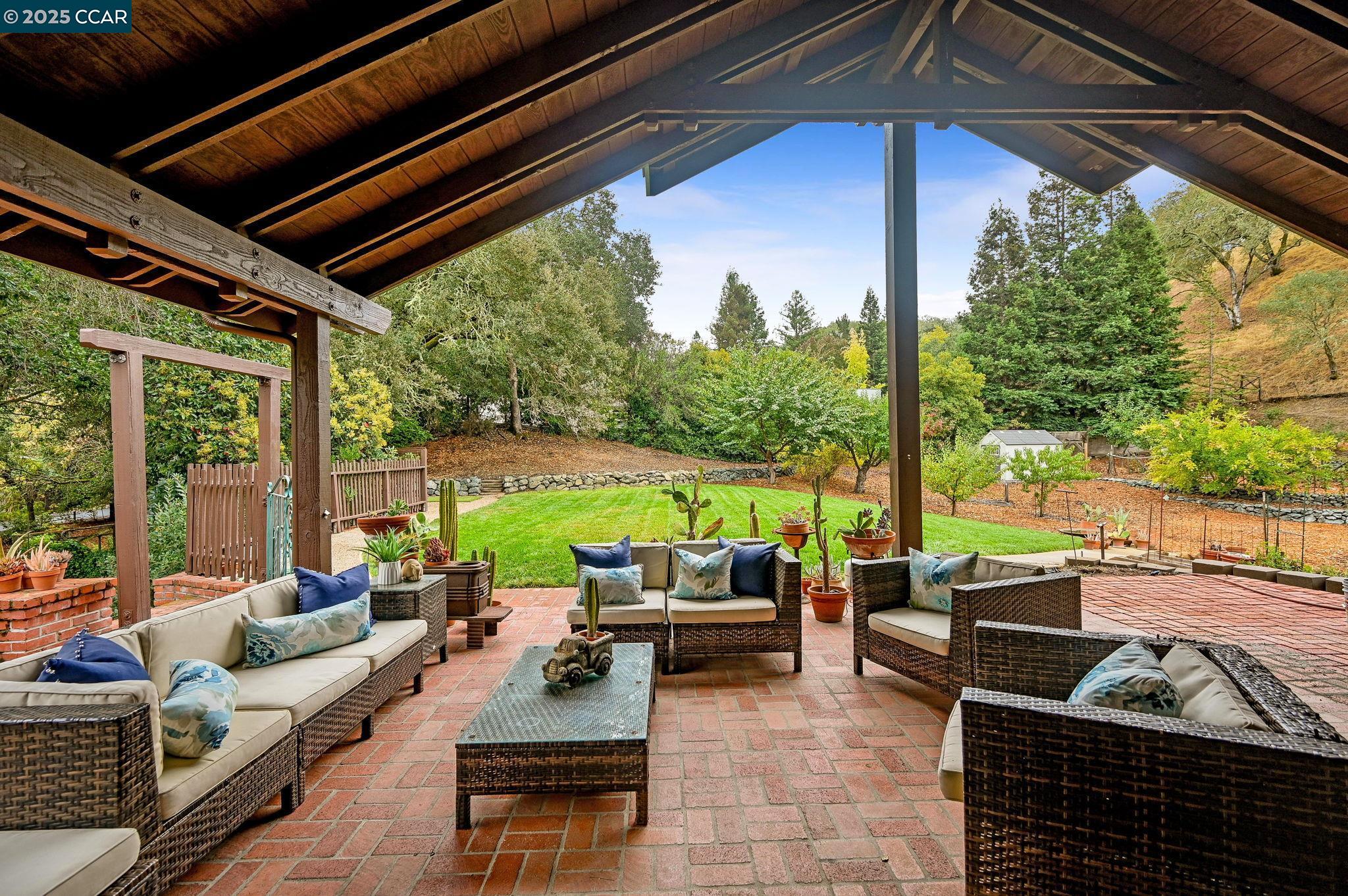 261 Castle Hill Ranch Rd