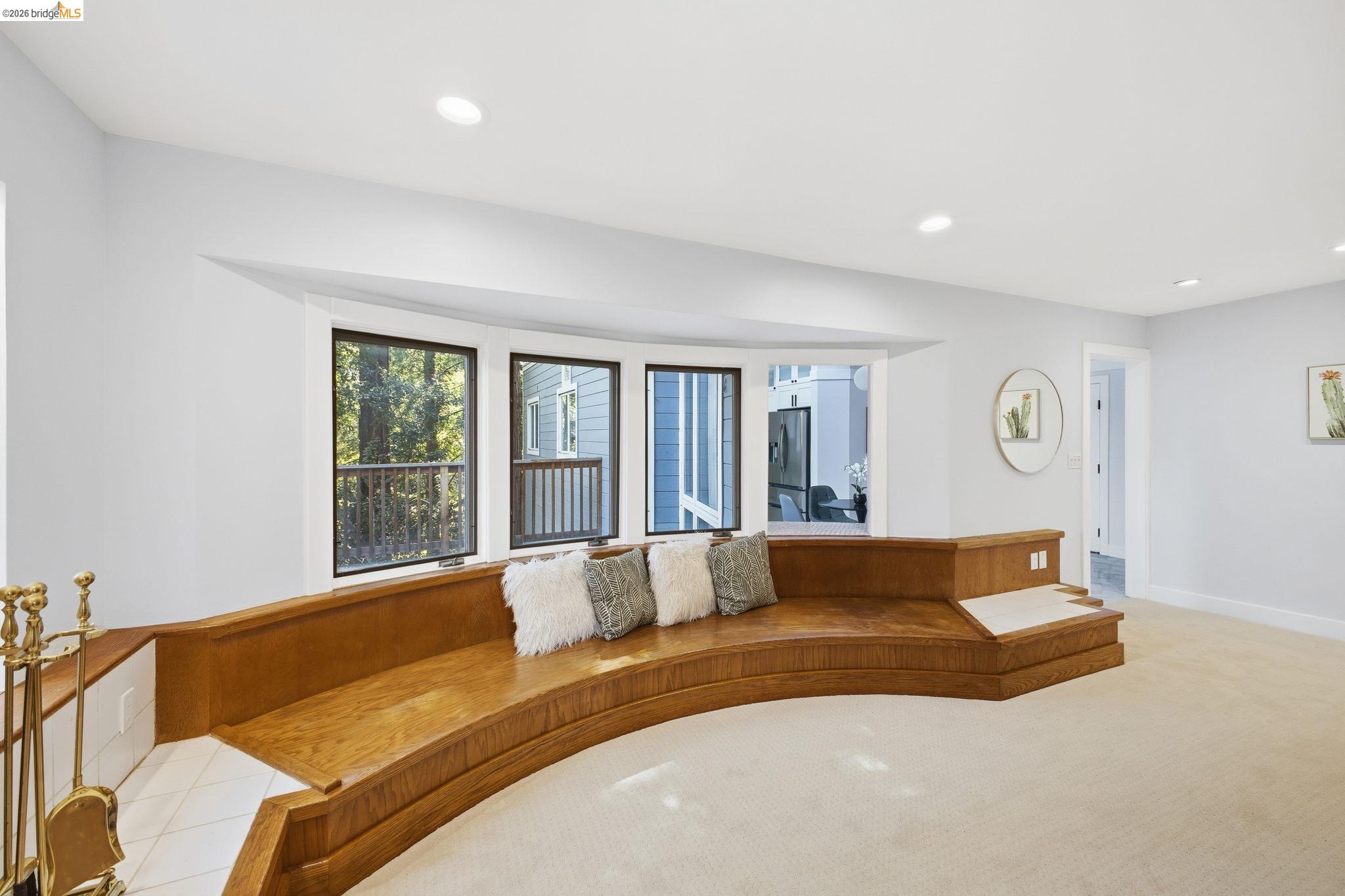 64 Valencia Rd