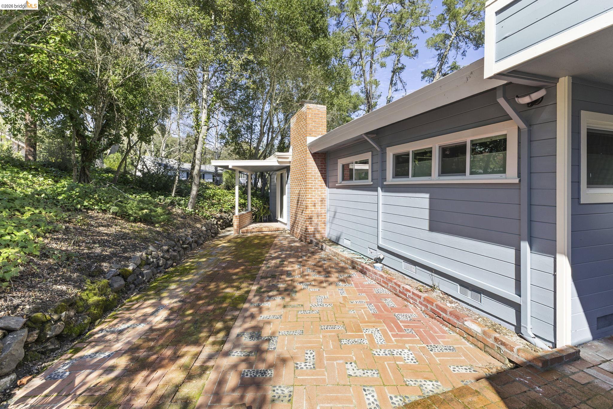 64 Valencia Rd