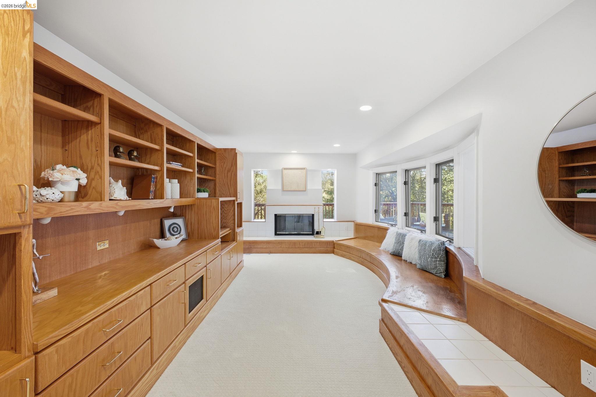64 Valencia Rd