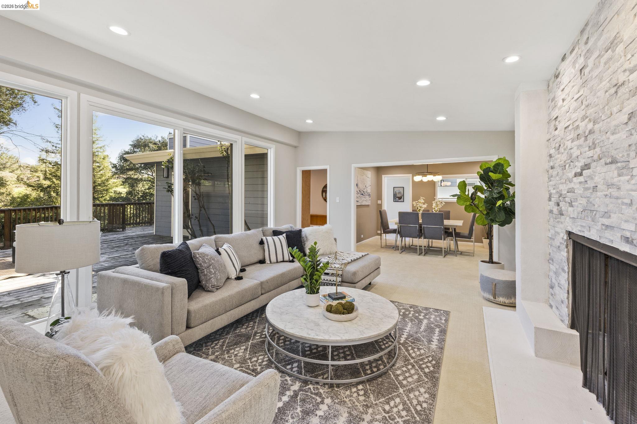 64 Valencia Rd