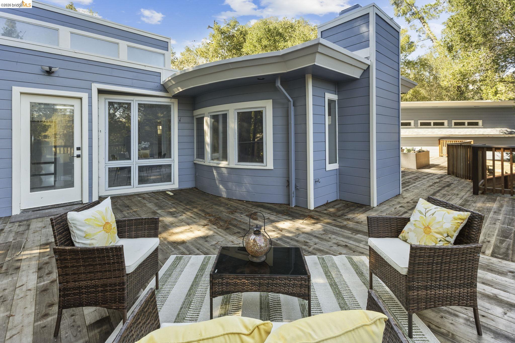 64 Valencia Rd