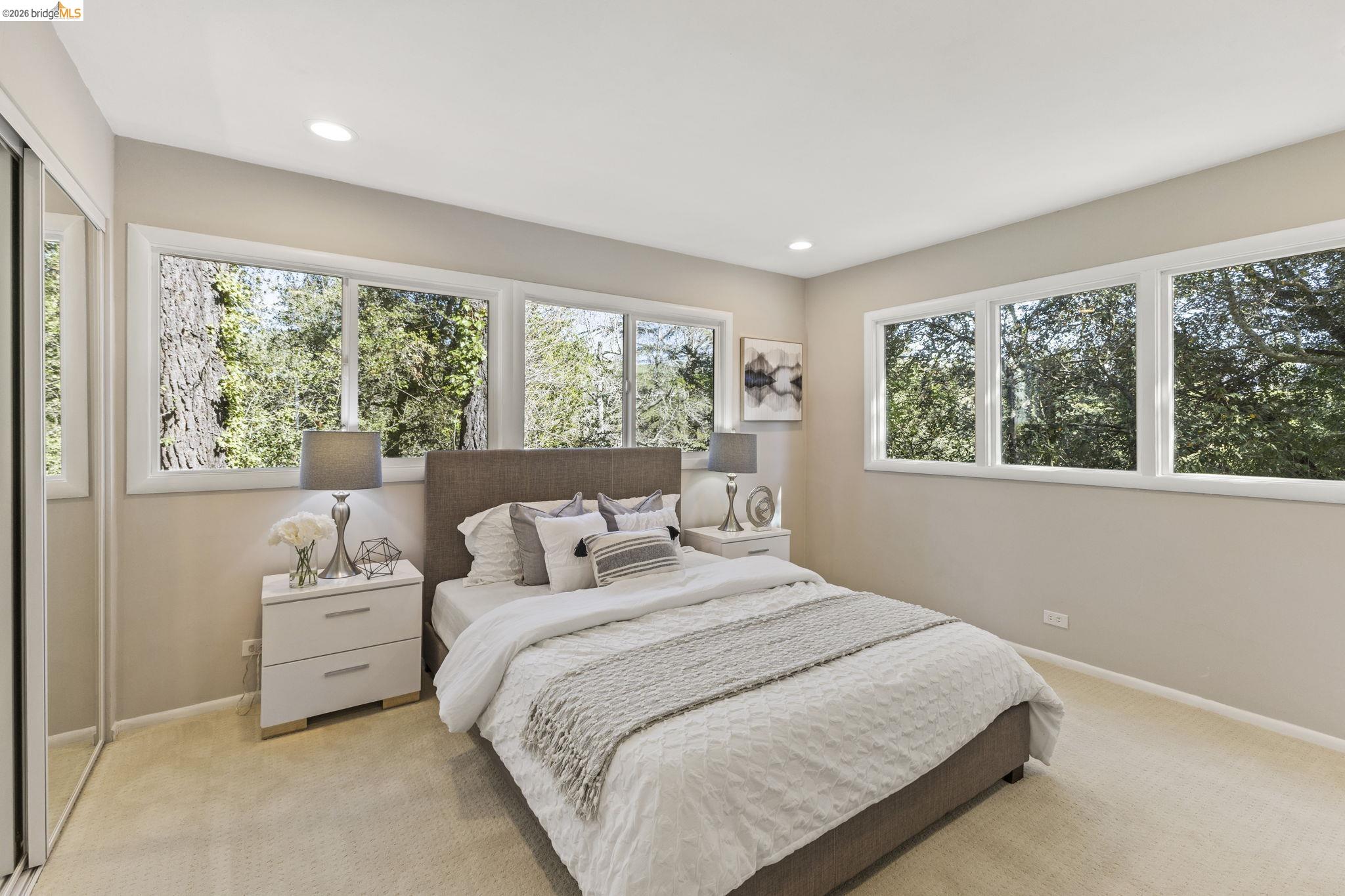 64 Valencia Rd