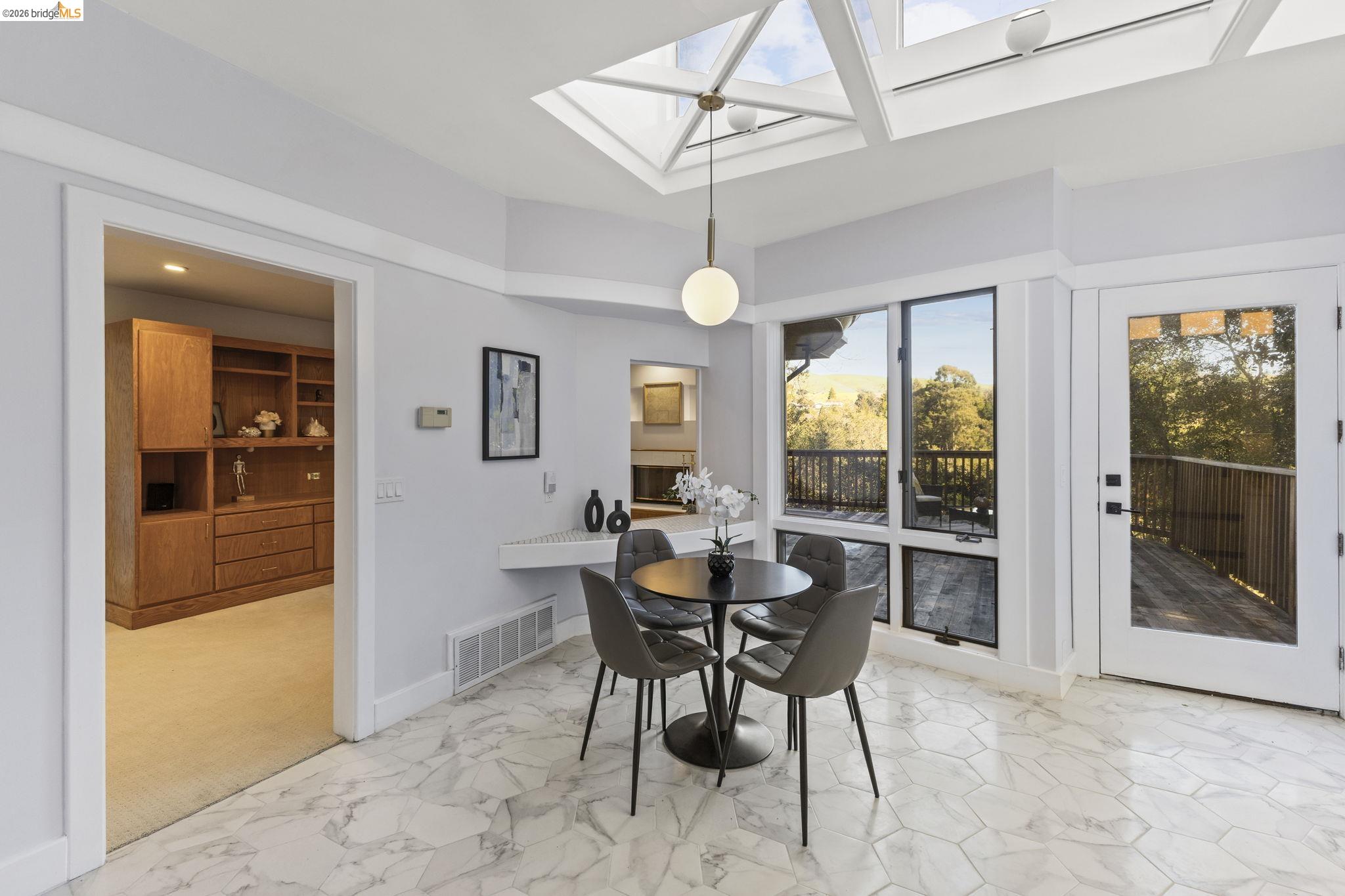 64 Valencia Rd