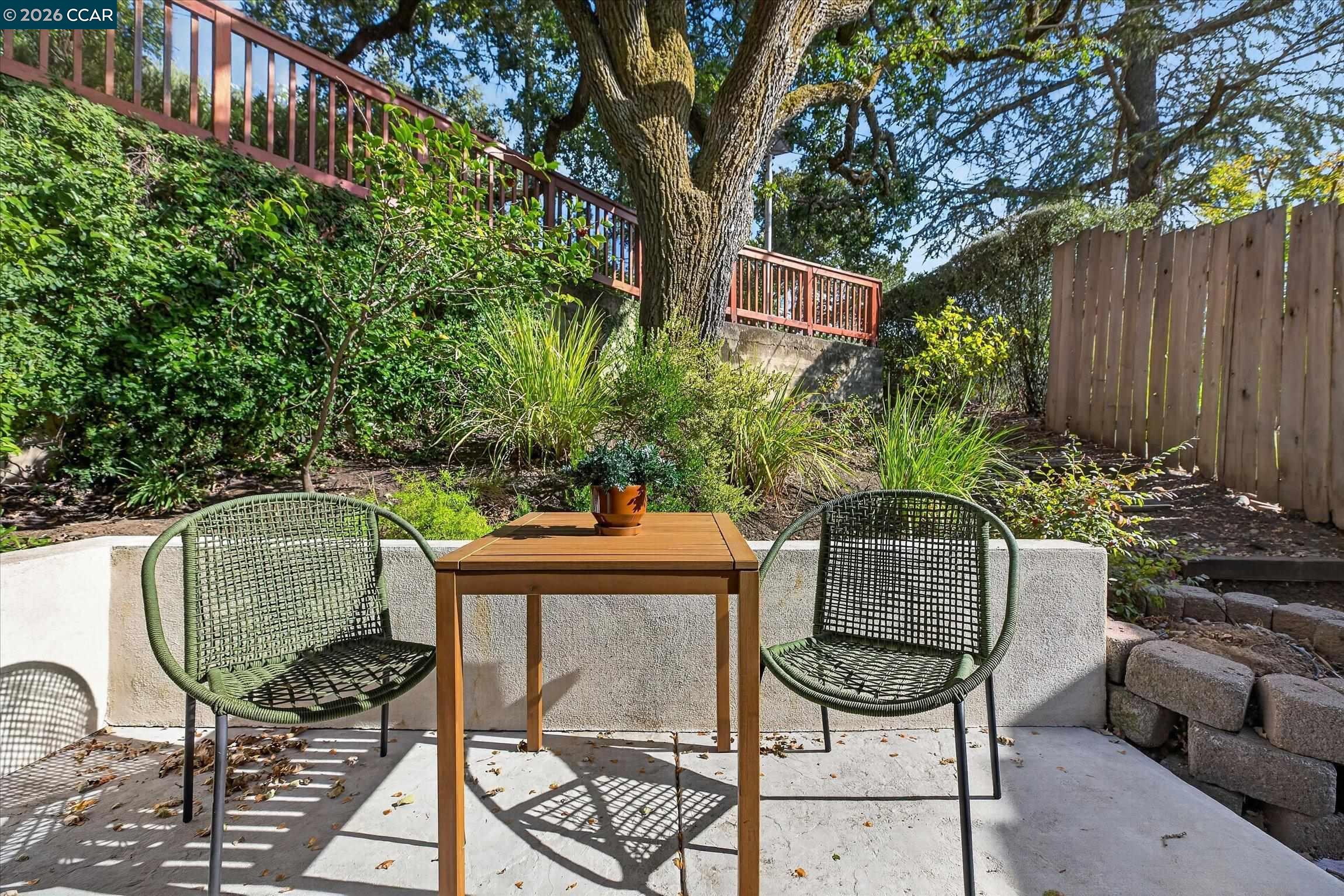 6 El Patio