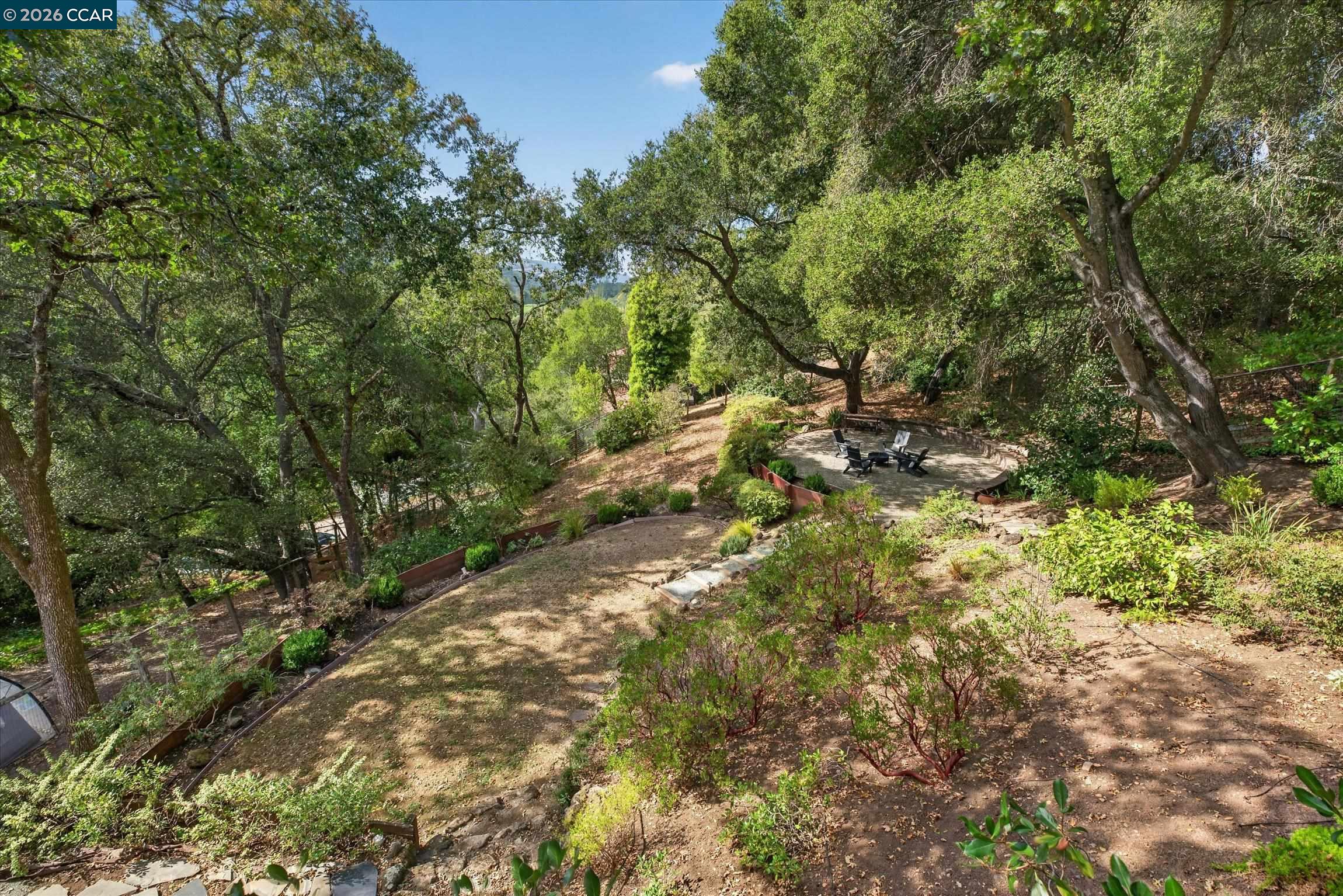 6 El Patio