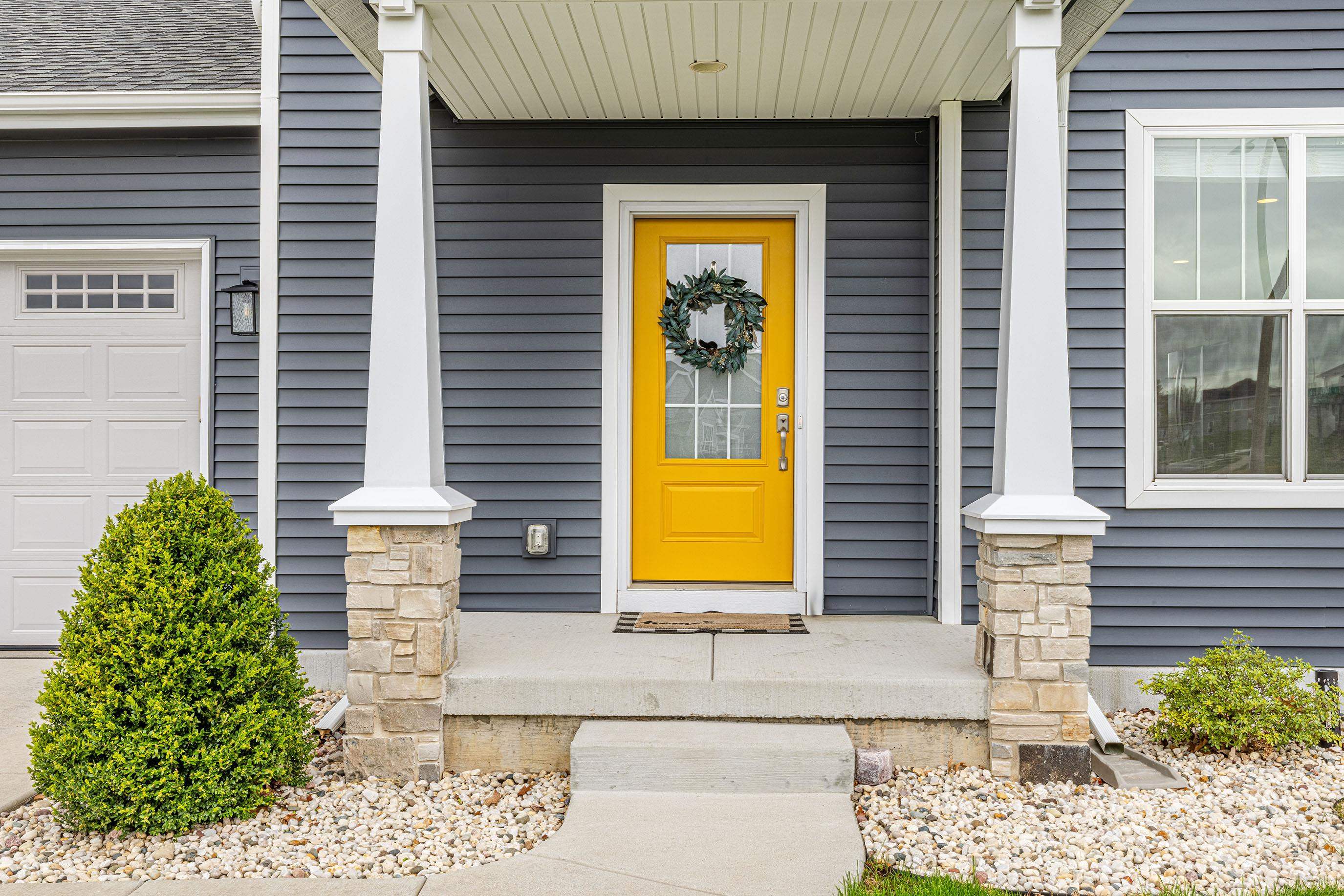 6111 E RED OAK Trail