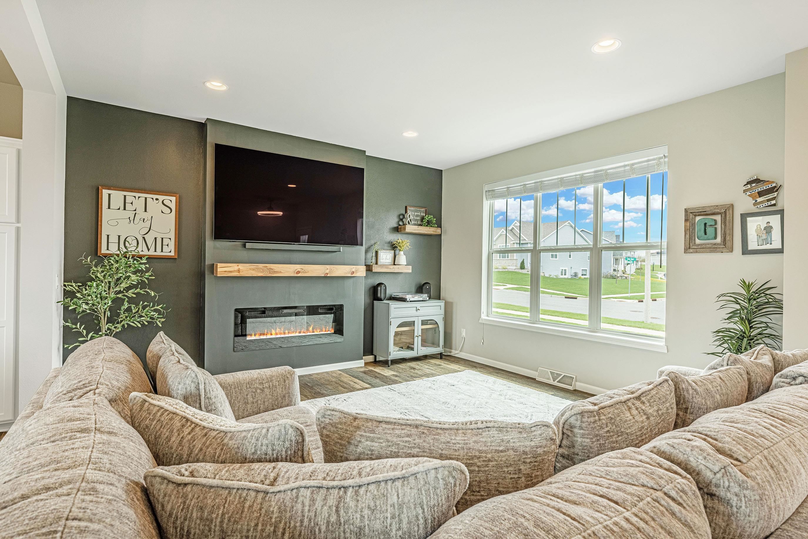 6111 E RED OAK Trail