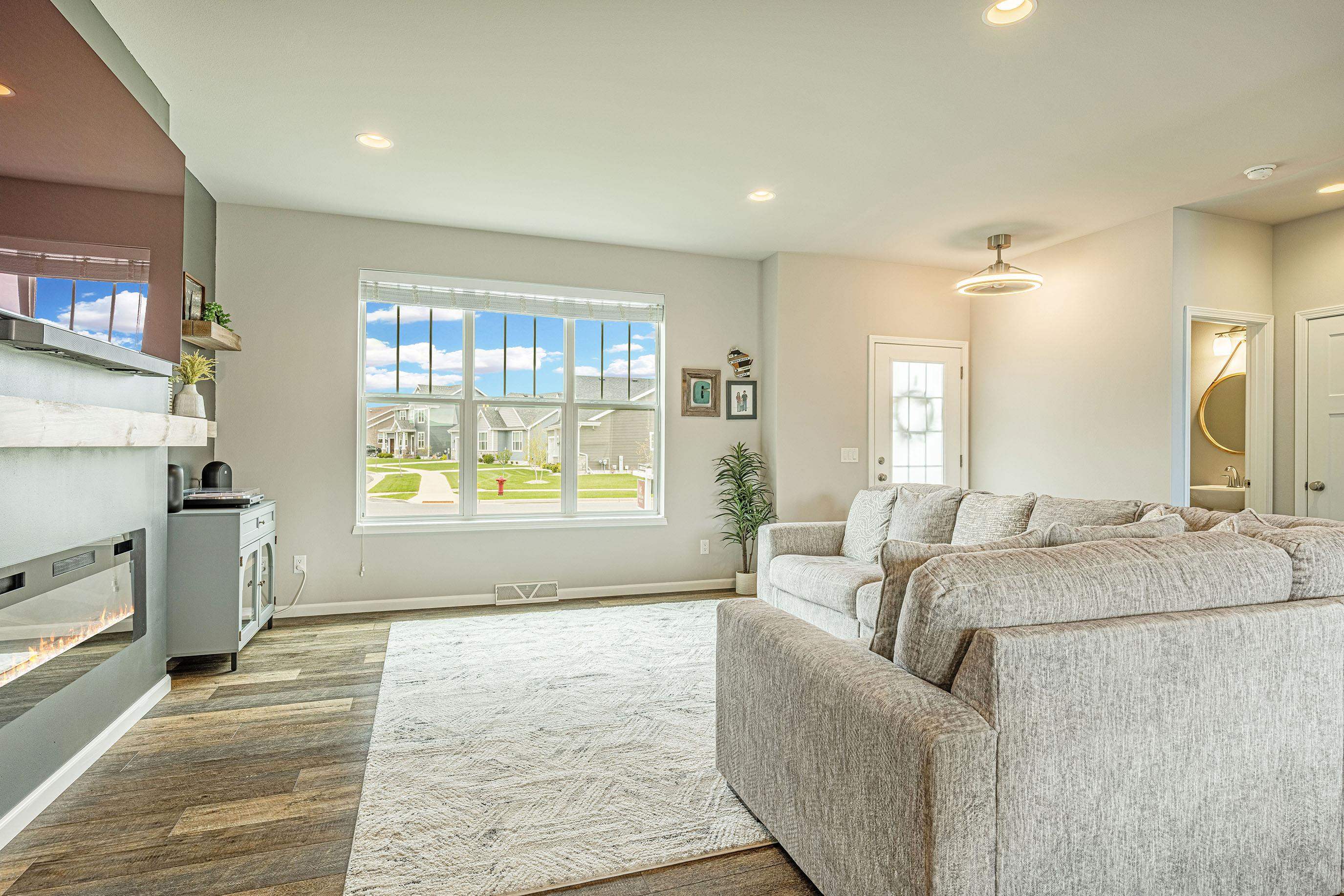 6111 E RED OAK Trail