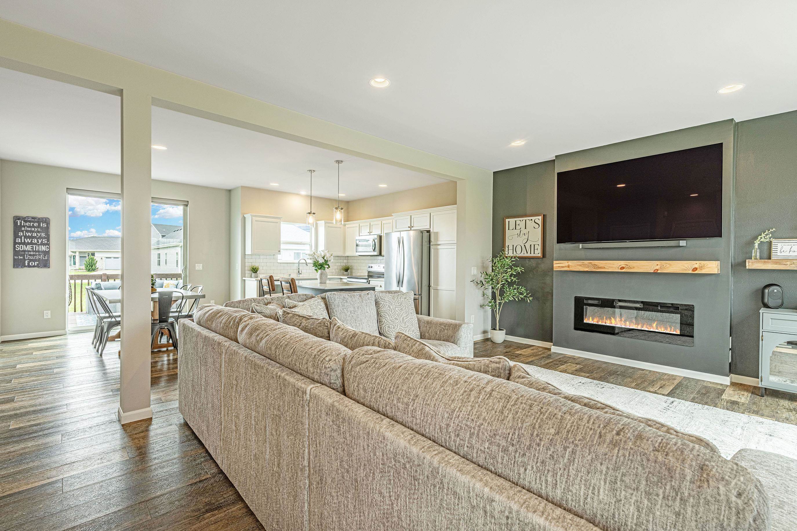 6111 E RED OAK Trail