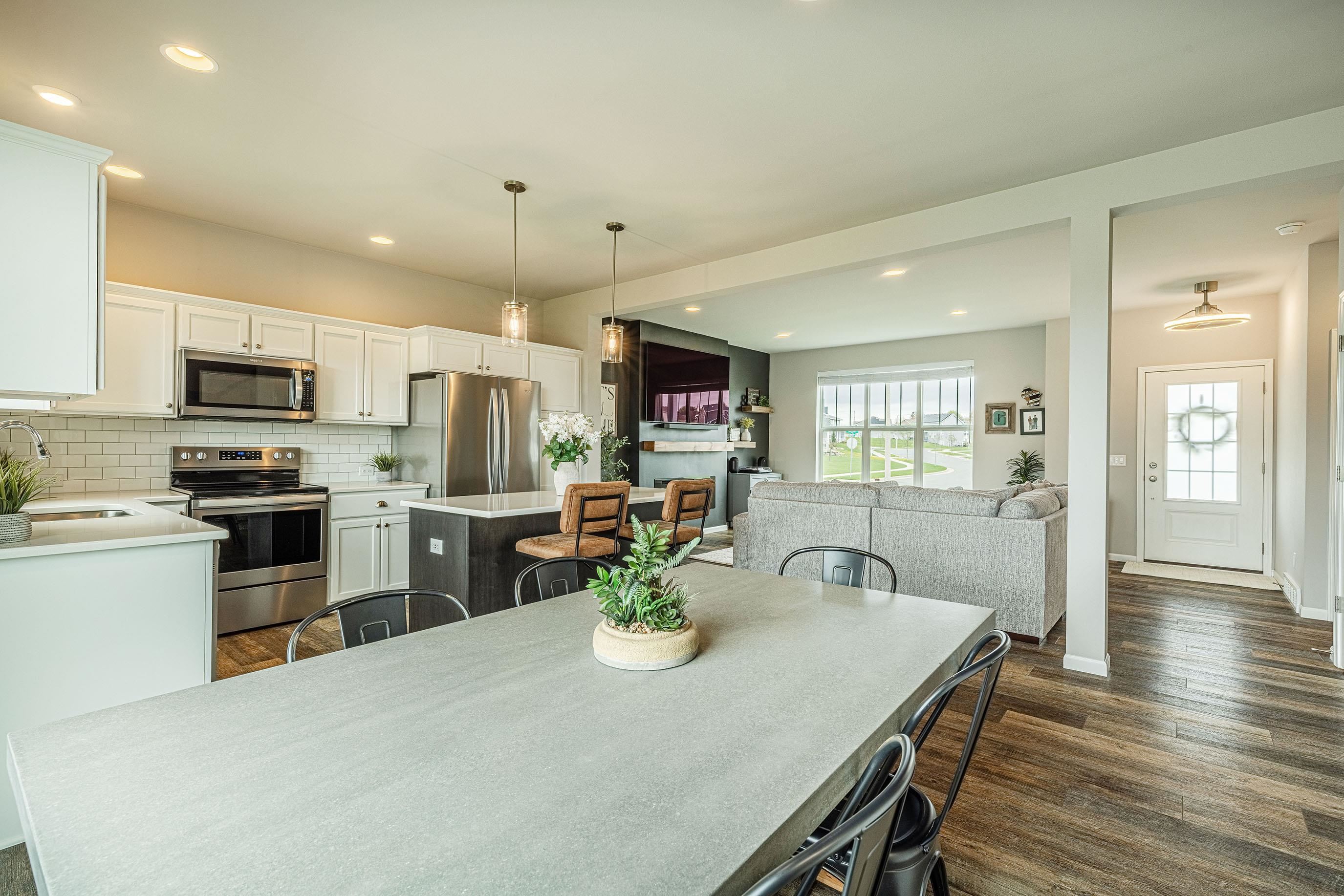 6111 E RED OAK Trail
