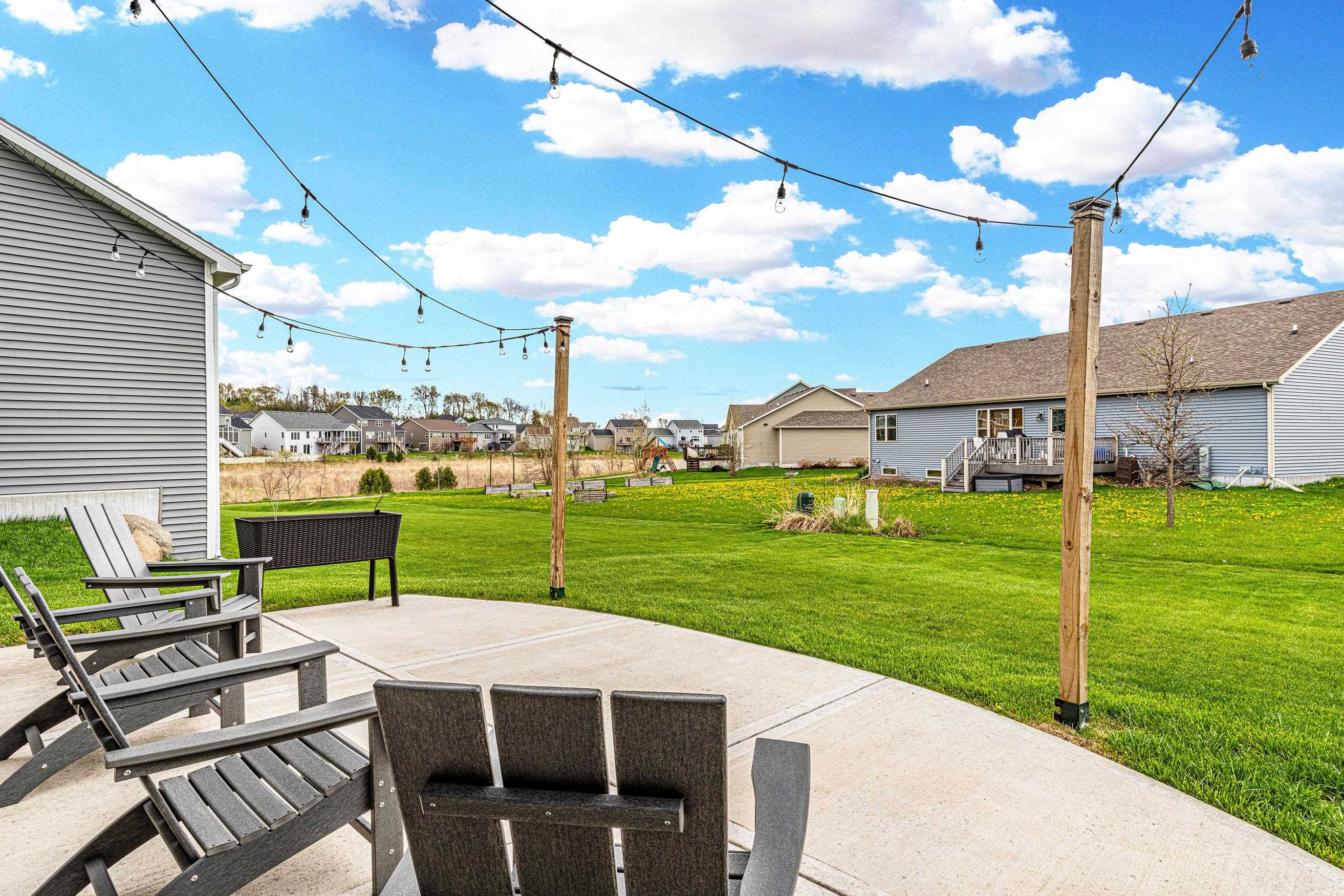 6111 E RED OAK Trail