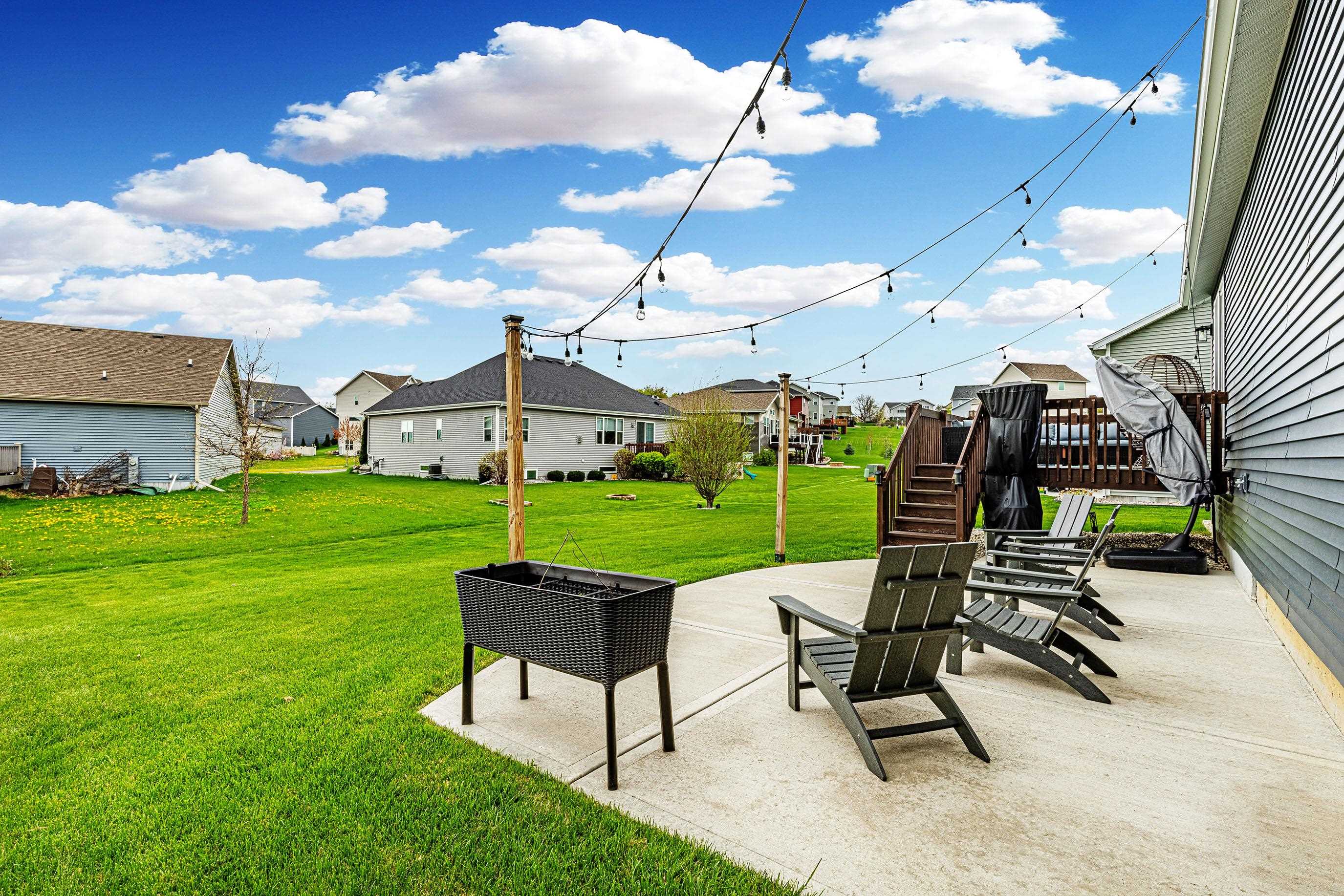 6111 E RED OAK Trail