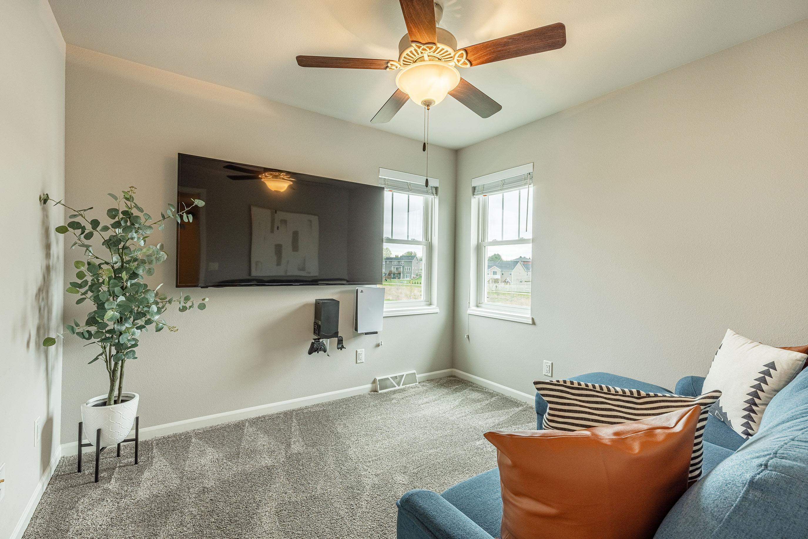 6111 E RED OAK Trail