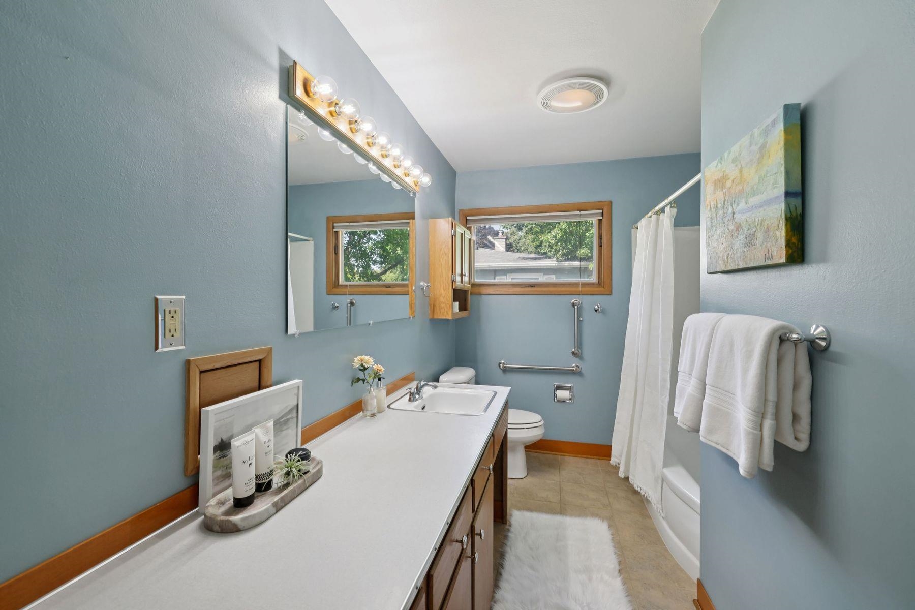 1000 Tompkins Drive