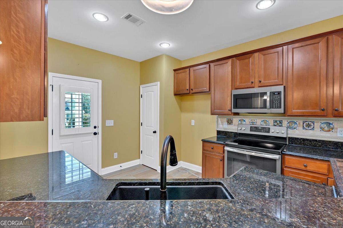 125 Thornwood Drive SW