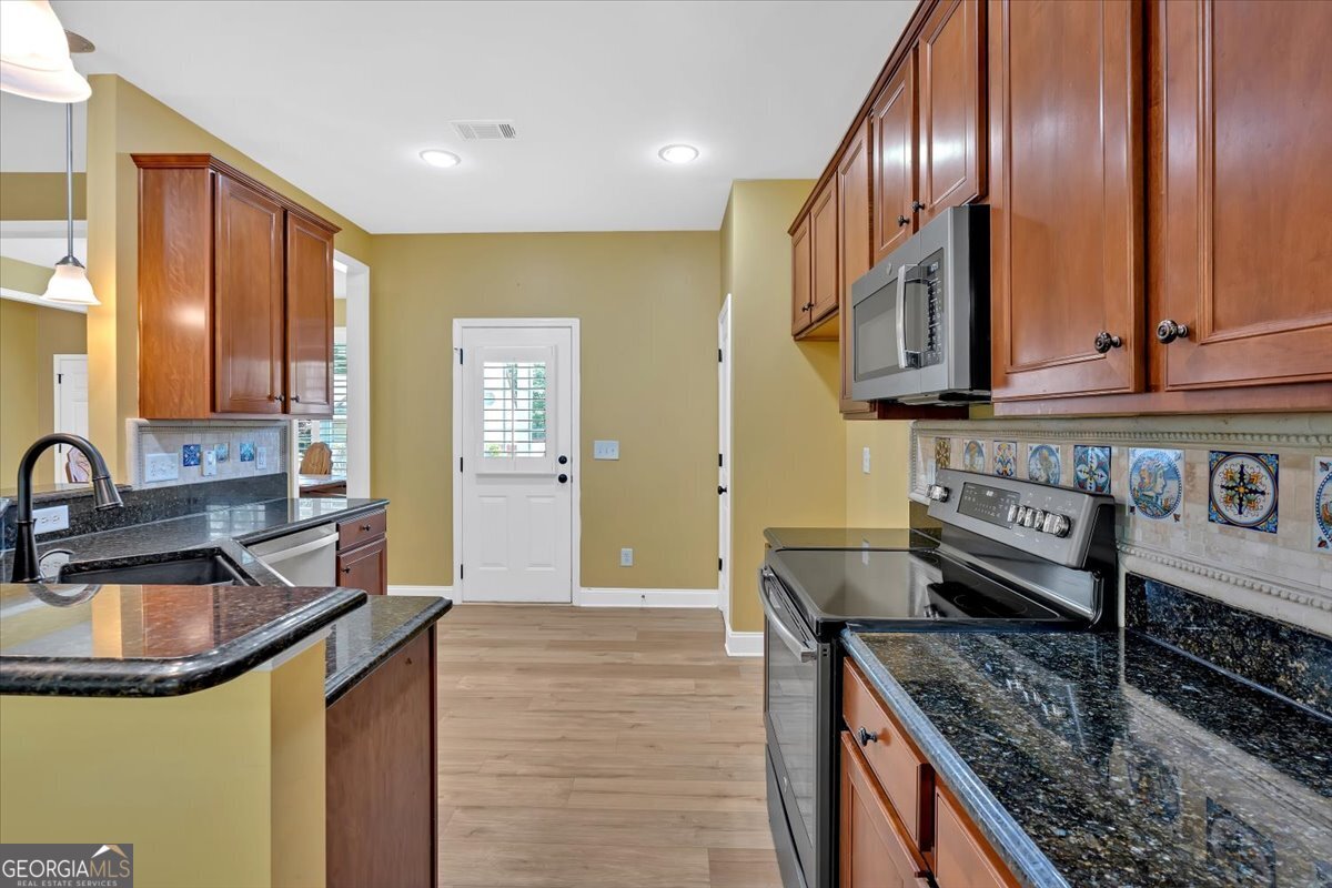 125 Thornwood Drive SW