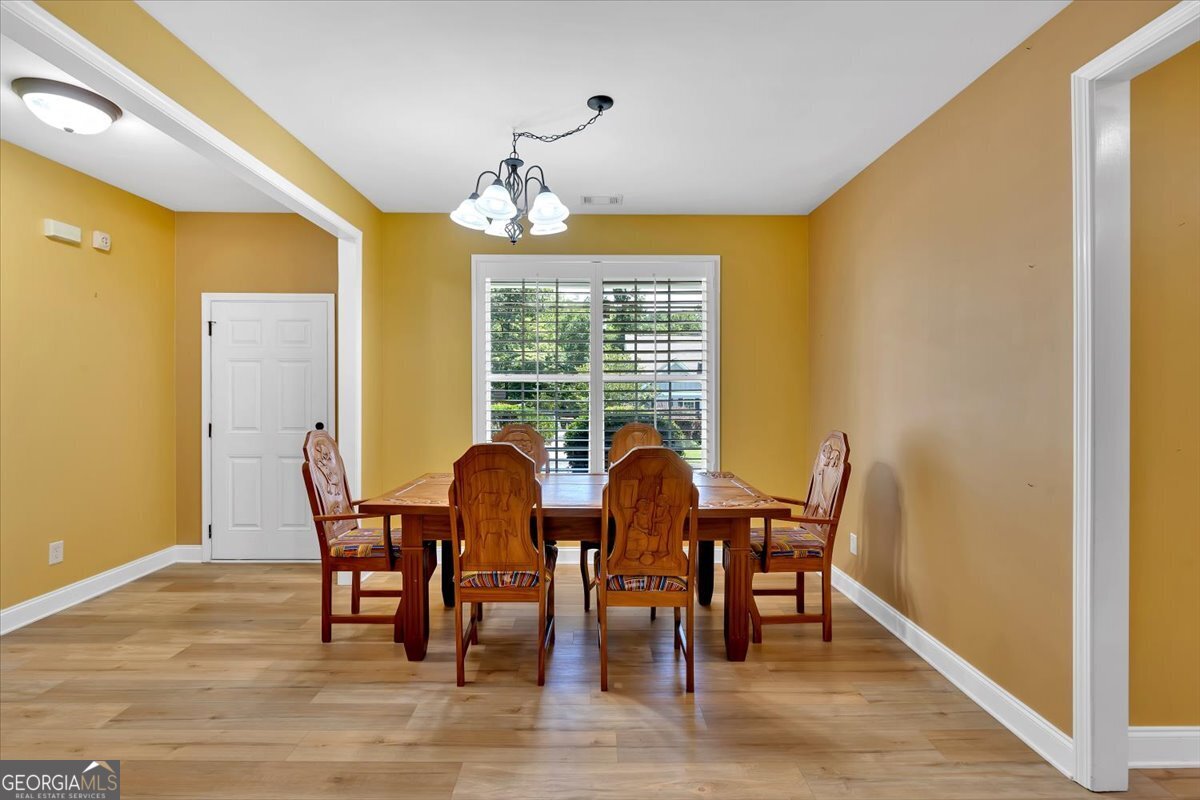 125 Thornwood Drive SW