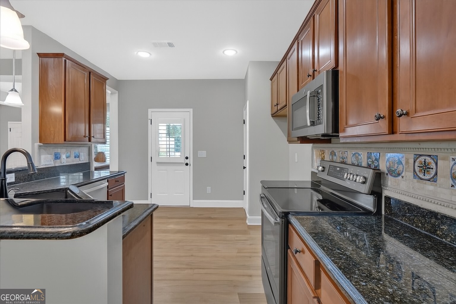 125 Thornwood Drive SW