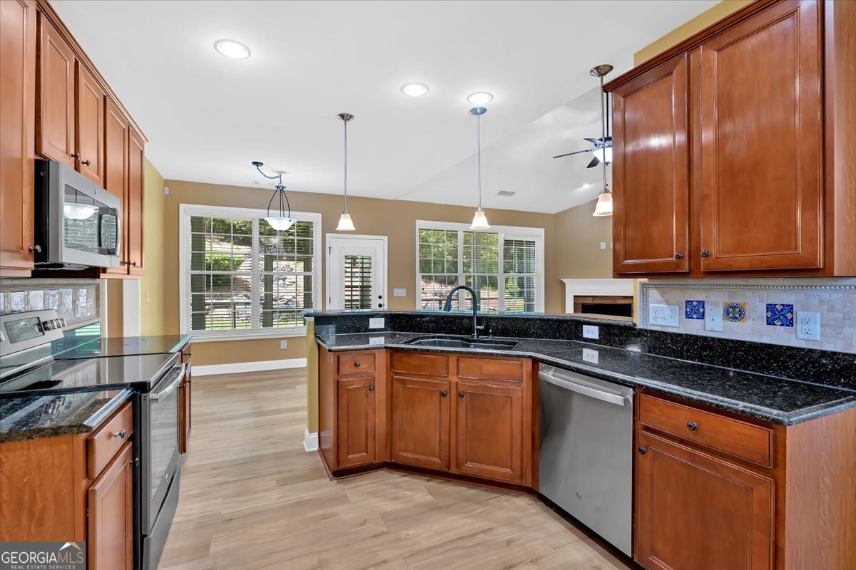 125 Thornwood Drive SW