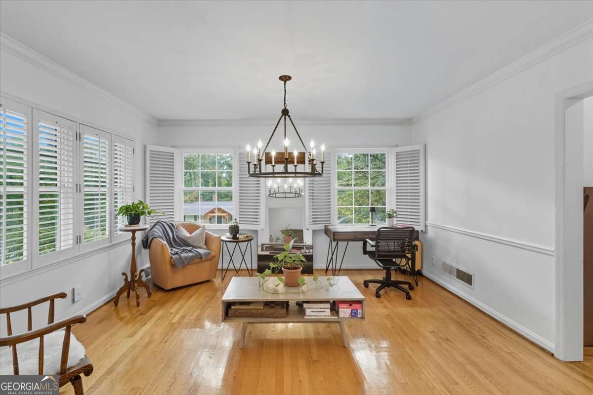 28 Crestwood Drive SW
