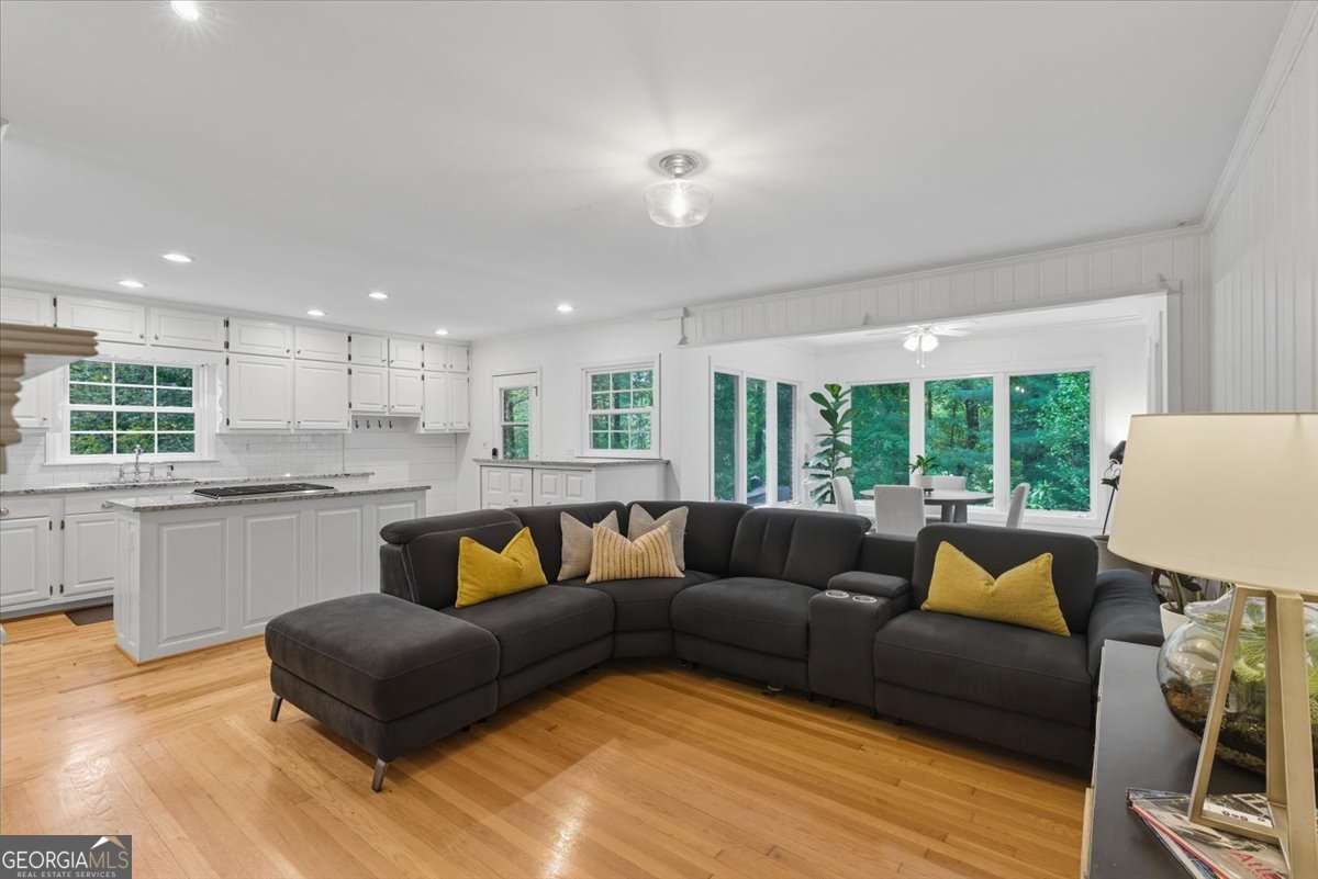 28 Crestwood Drive SW