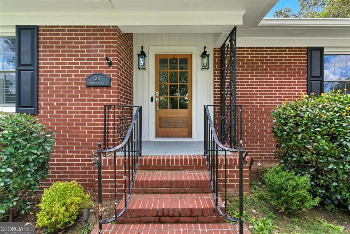 28 Crestwood Drive SW