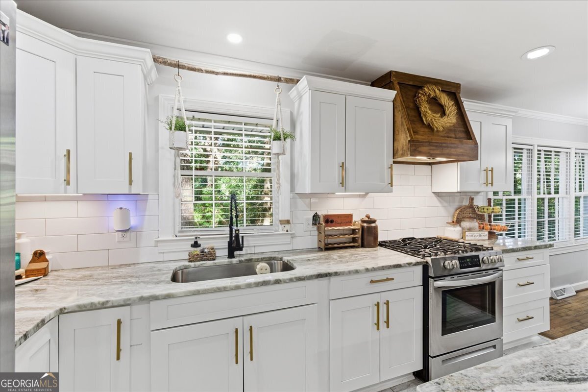 7 Thrushwood Road NE