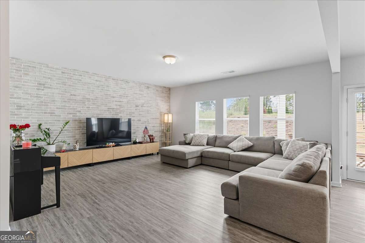 12 Majestic Oaks Way NE