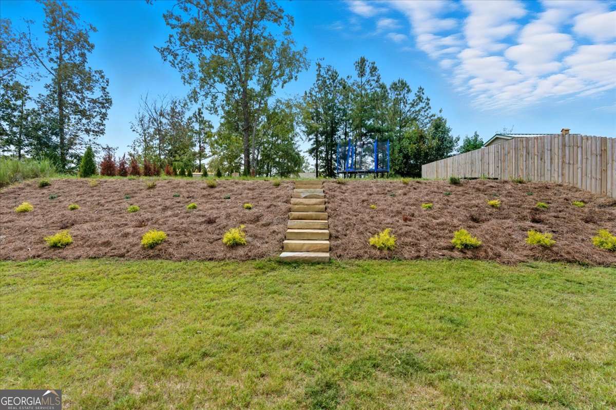 12 Majestic Oaks Way NE