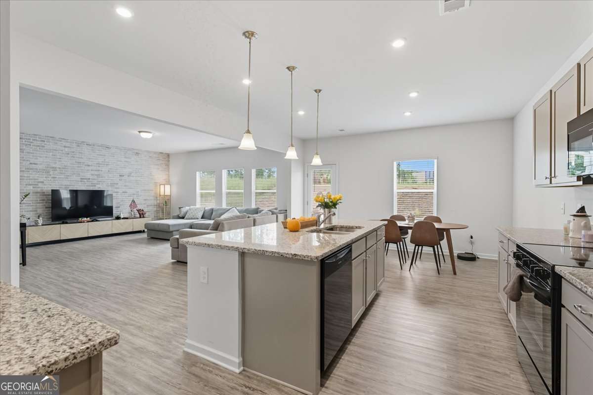 12 Majestic Oaks Way NE