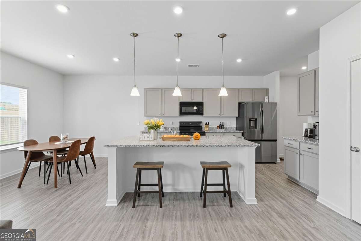 12 Majestic Oaks Way NE