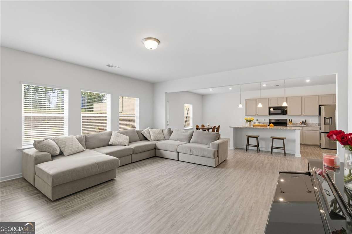 12 Majestic Oaks Way NE