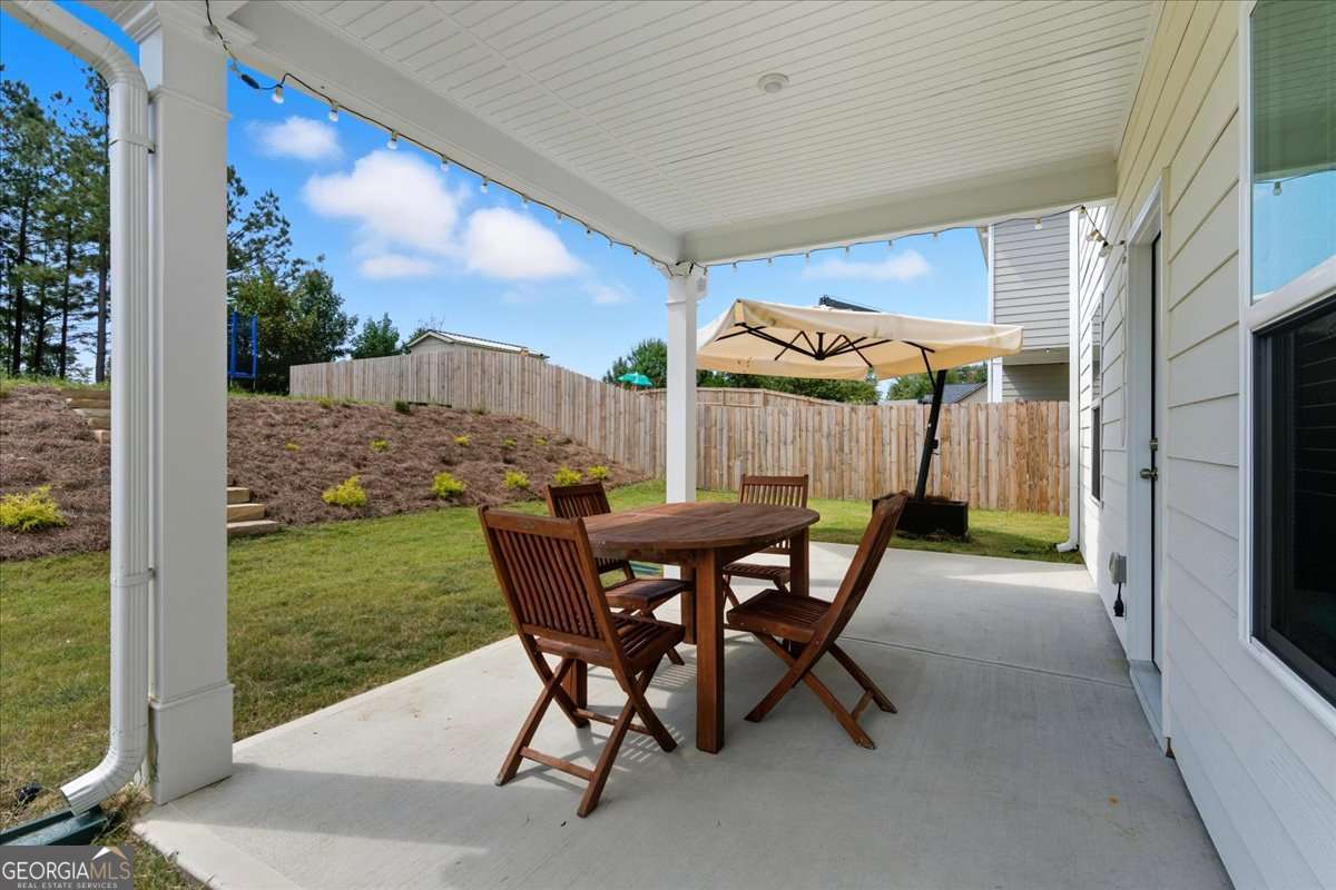 12 Majestic Oaks Way NE