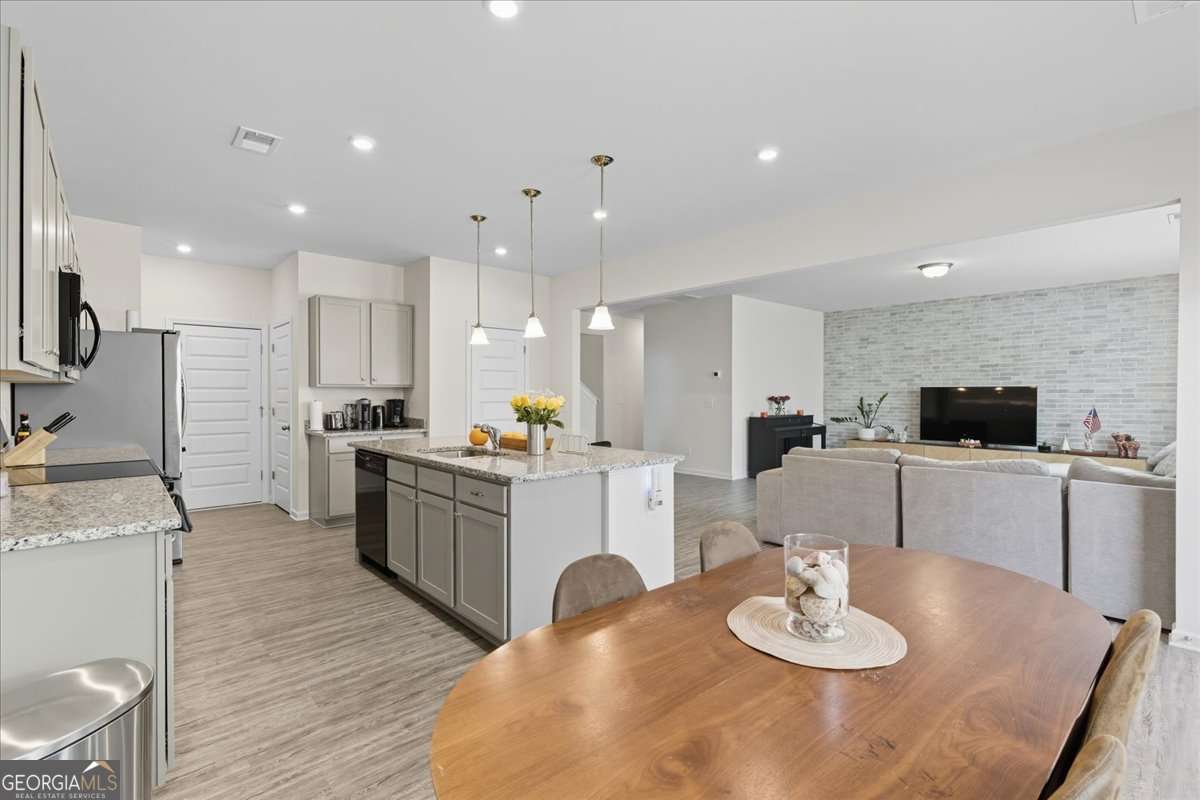 12 Majestic Oaks Way NE