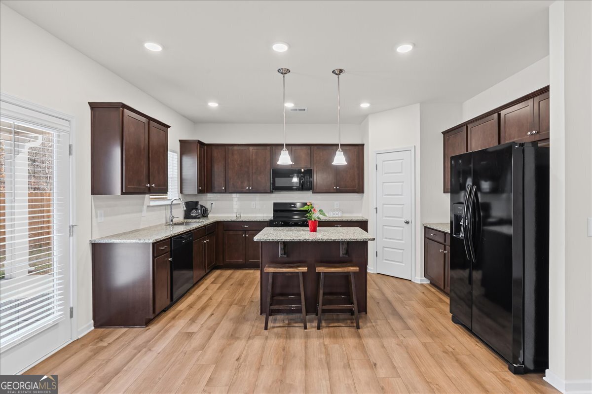 23 Whistling Oaks Drive