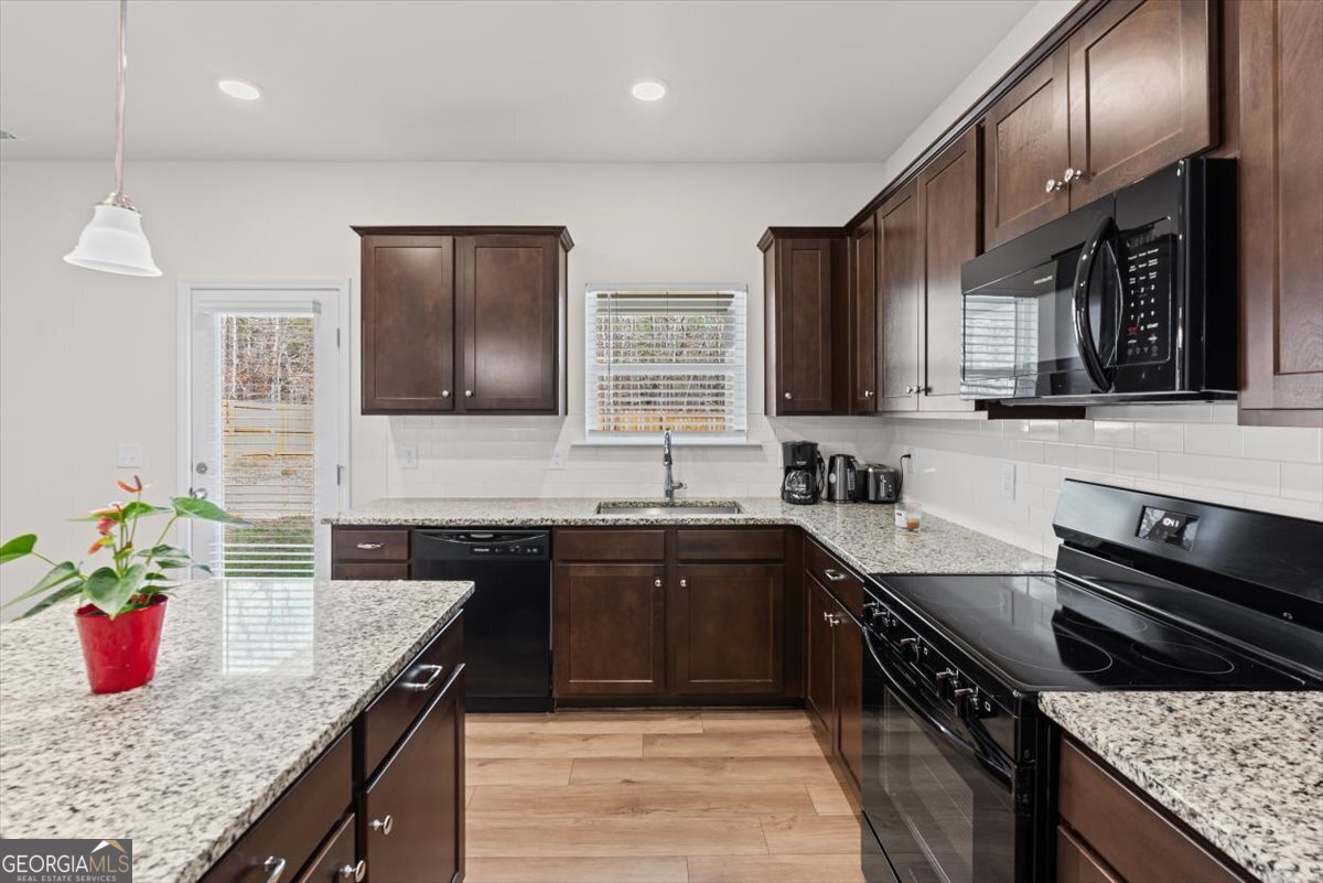 23 Whistling Oaks Drive