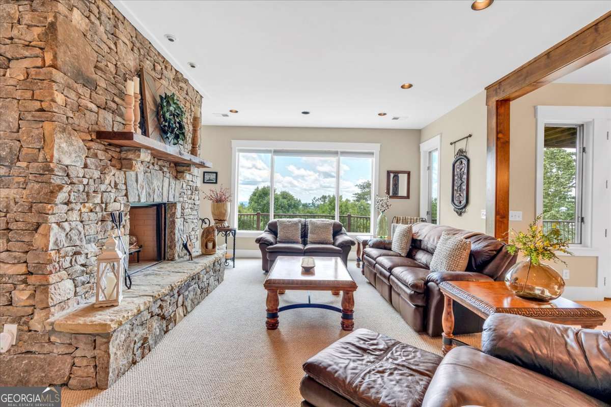 52 Waterside Drive SE