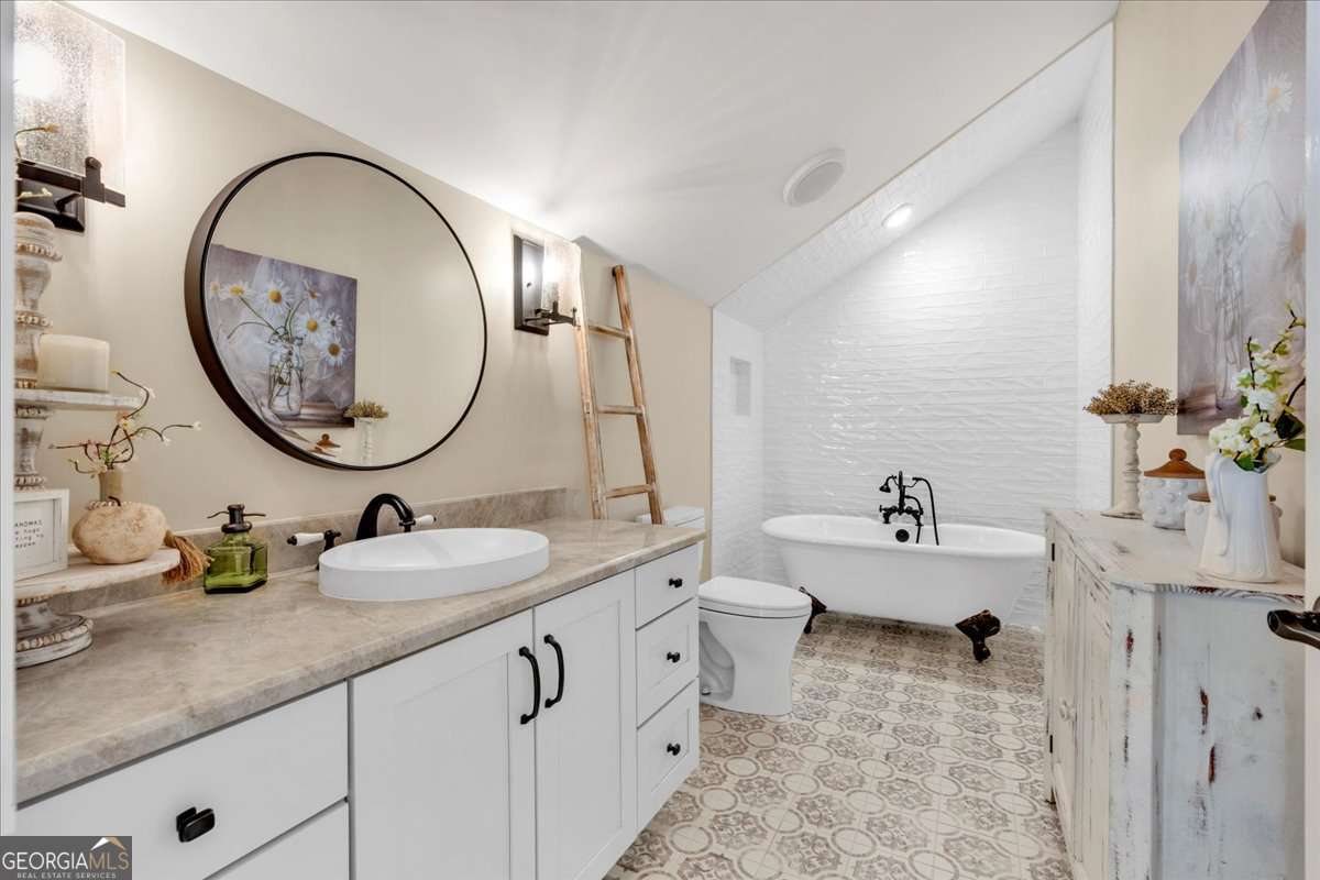 52 Waterside Drive SE