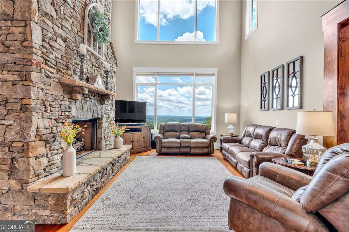 52 Waterside Drive SE