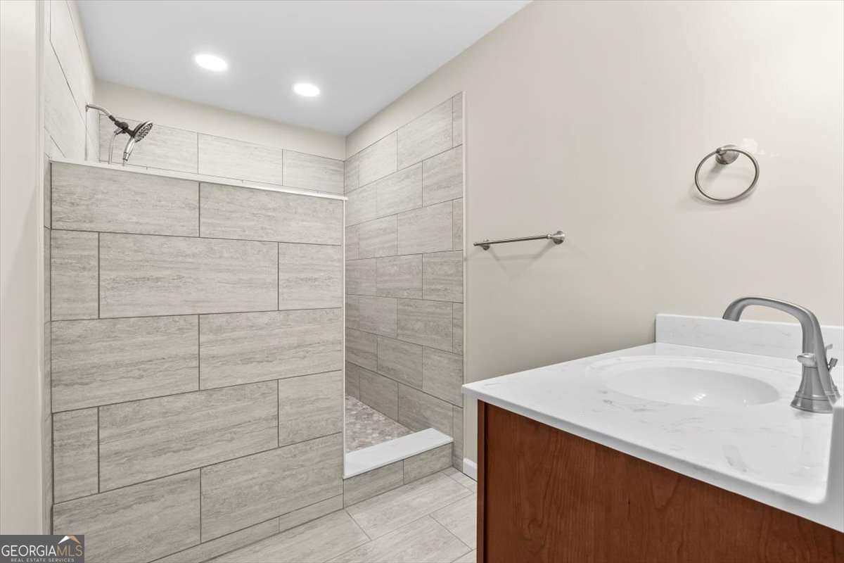 227 Rollingwood Circle NW