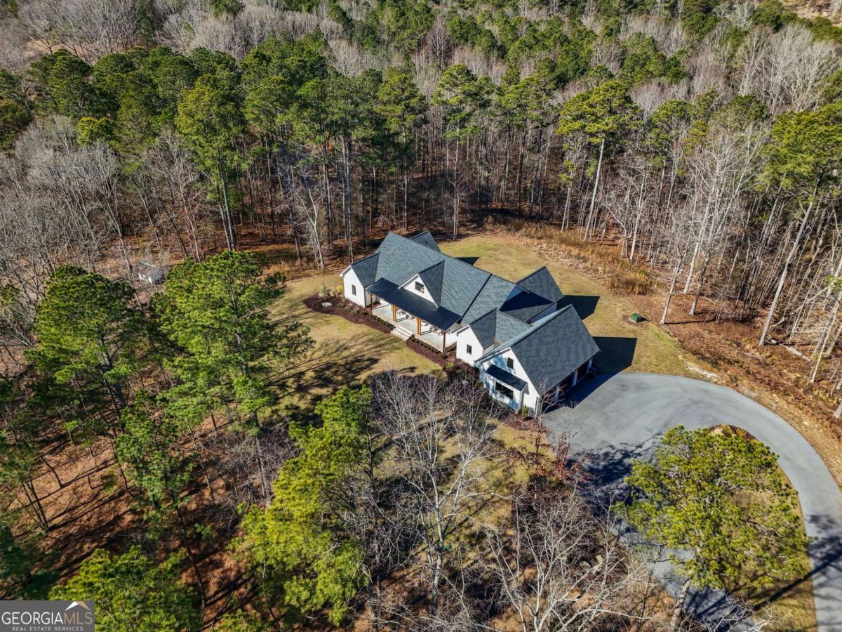 145 Moores Ferry Drive SW