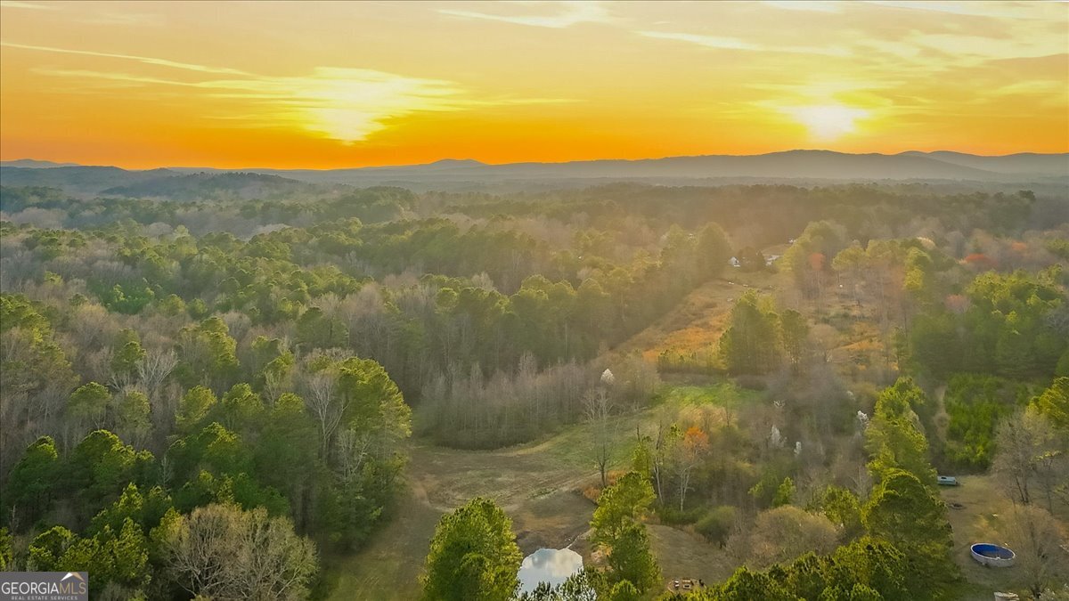 145 Moores Ferry Drive SW