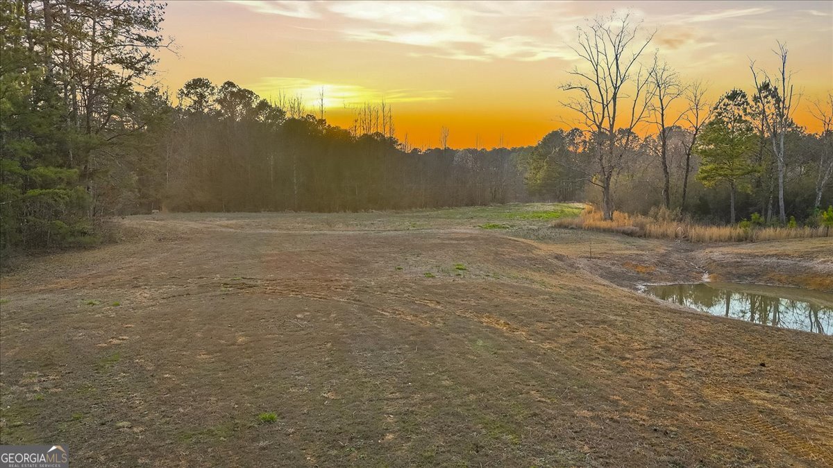 145 Moores Ferry Drive SW